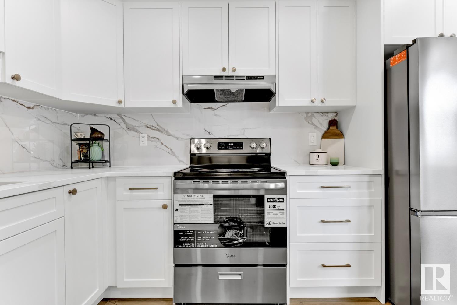 Property at 6109 38 AV NW image 1