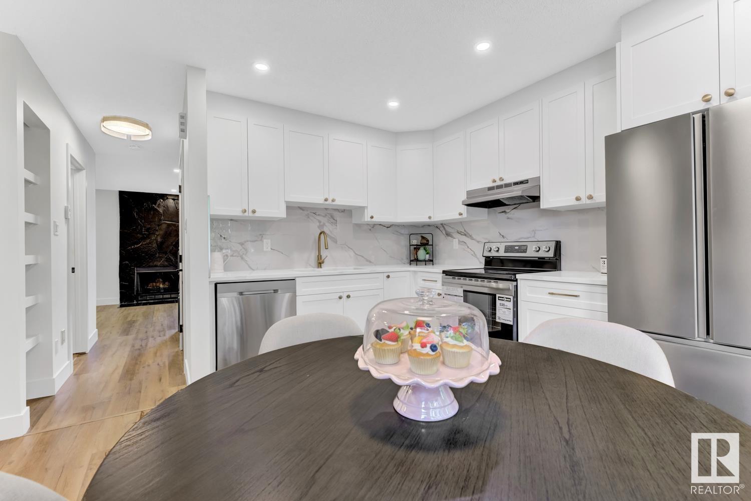 Property at 6109 38 AV NW image 3
