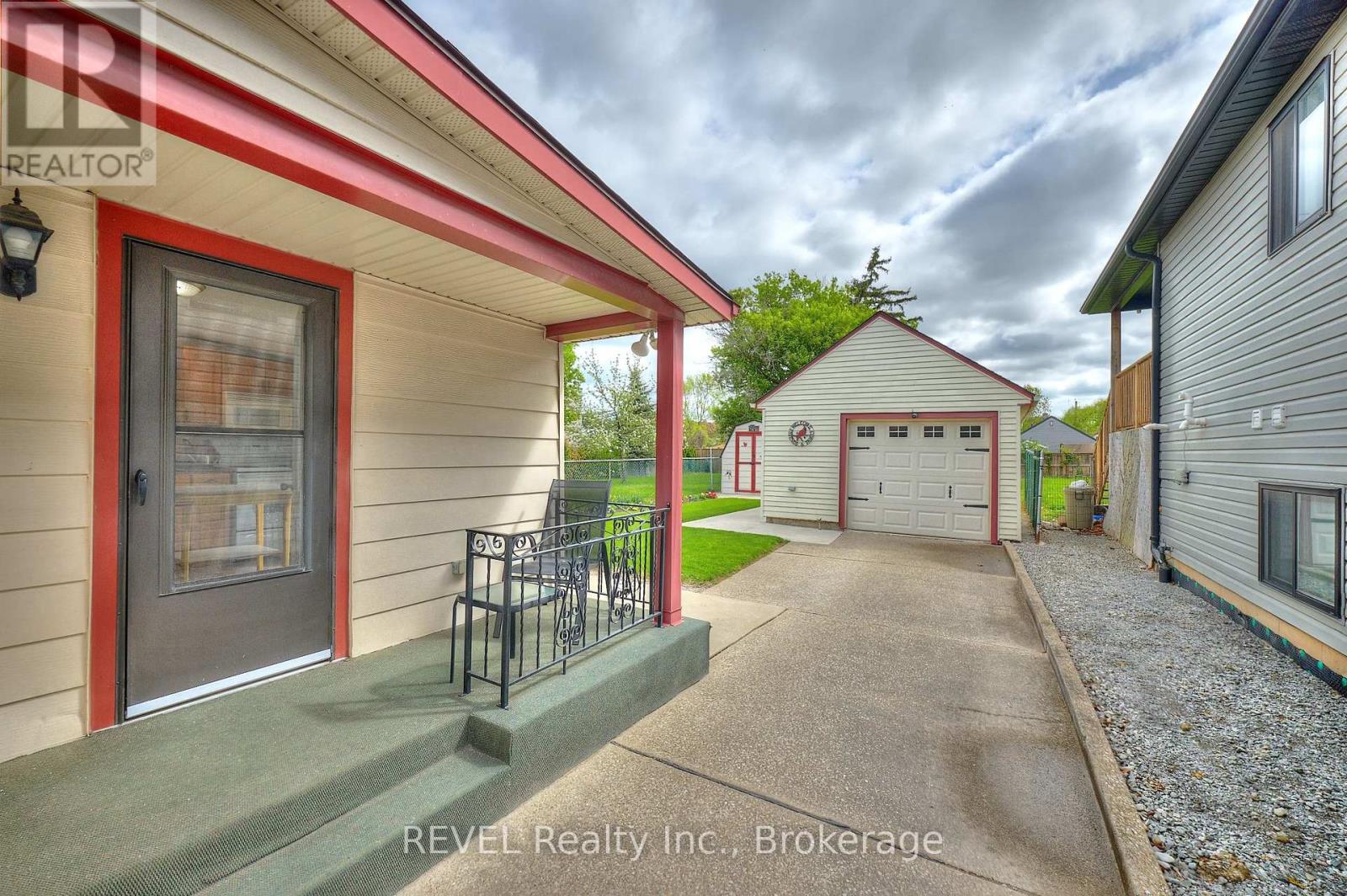 9 Edith Street, St. Catharines, Ontario  L2S 2P6 - Photo 6 - X12157895