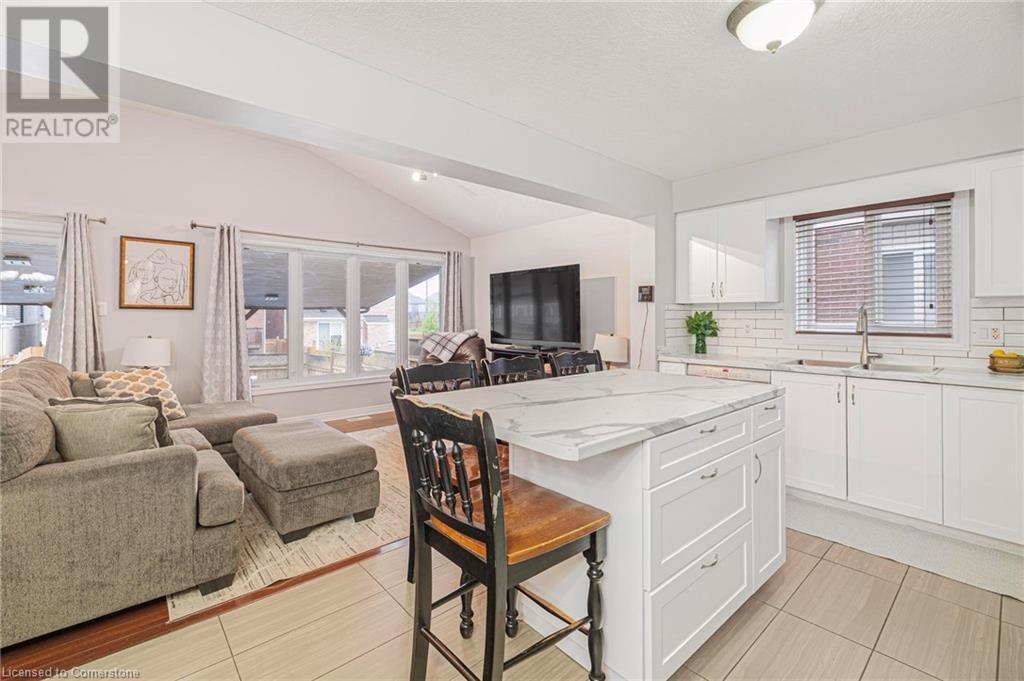 345 Thomas Slee Drive, Kitchener, Ontario  N2P 2X5 - Photo 7 - 40732802