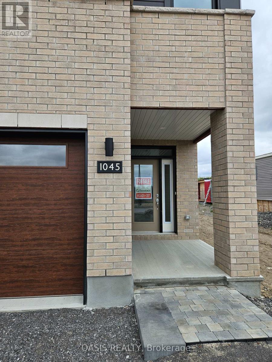 1045 Cope Drive, Ottawa, Ontario  K2S 3B5 - Photo 2 - X12168023