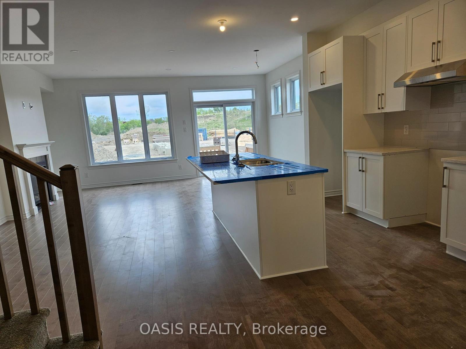 1045 Cope Drive, Ottawa, Ontario  K2S 3B5 - Photo 3 - X12168023