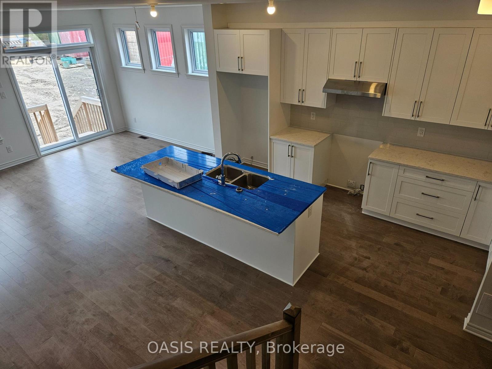 1045 Cope Drive, Ottawa, Ontario  K2S 3B5 - Photo 4 - X12168023