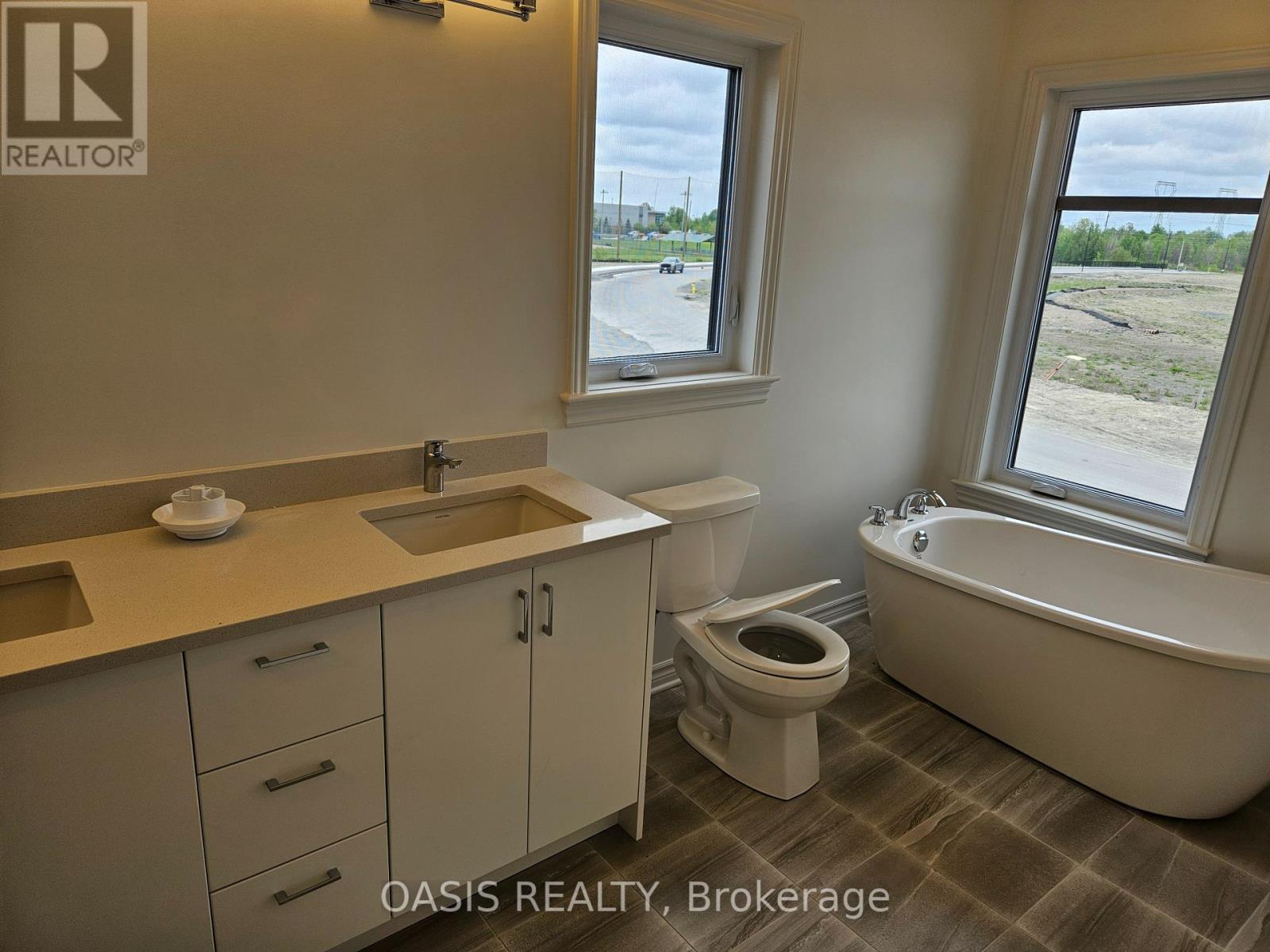 1045 Cope Drive, Ottawa, Ontario  K2S 3B5 - Photo 8 - X12168023