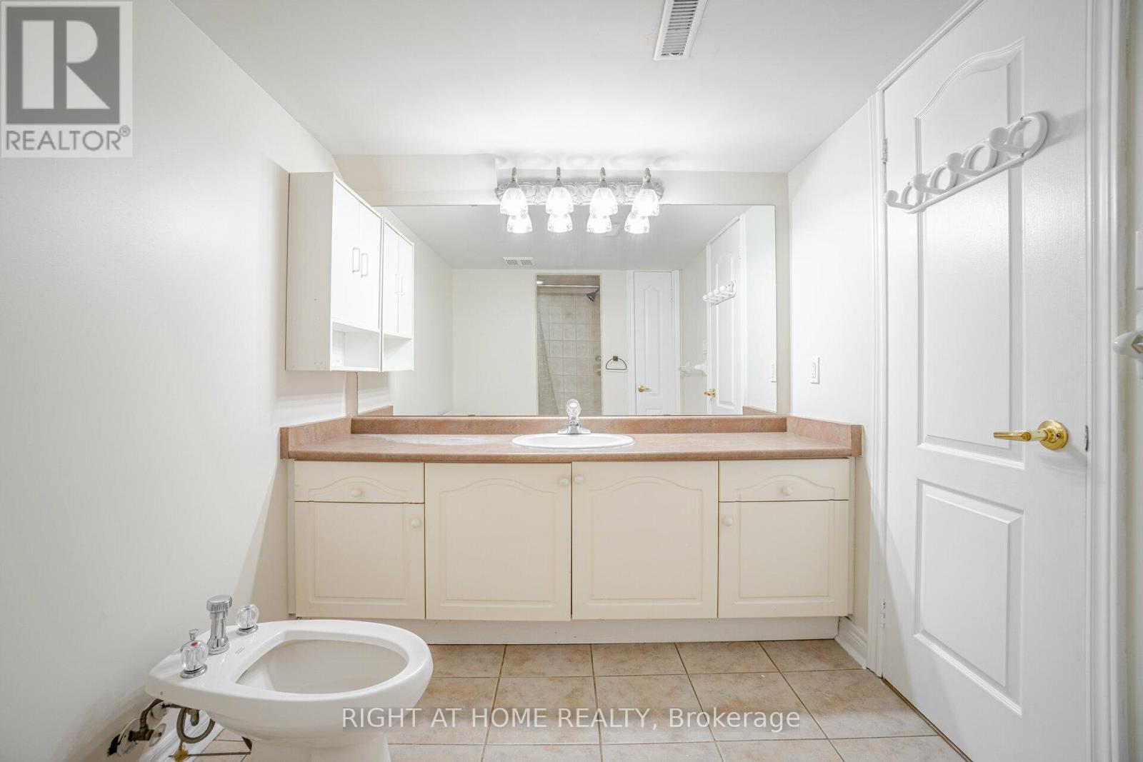 Lower - 62 San Vito Drive, Vaughan, Ontario  L4H 1X4 - Photo 13 - N12168001