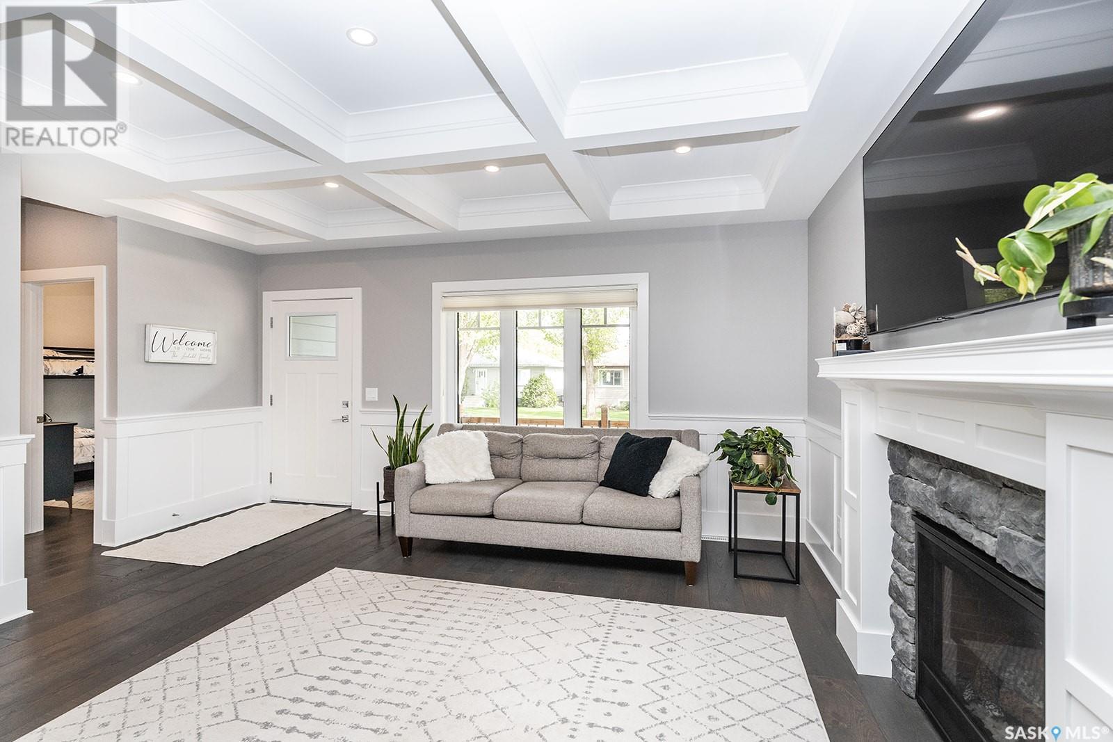 Property at 1016 5th STREET E image 3