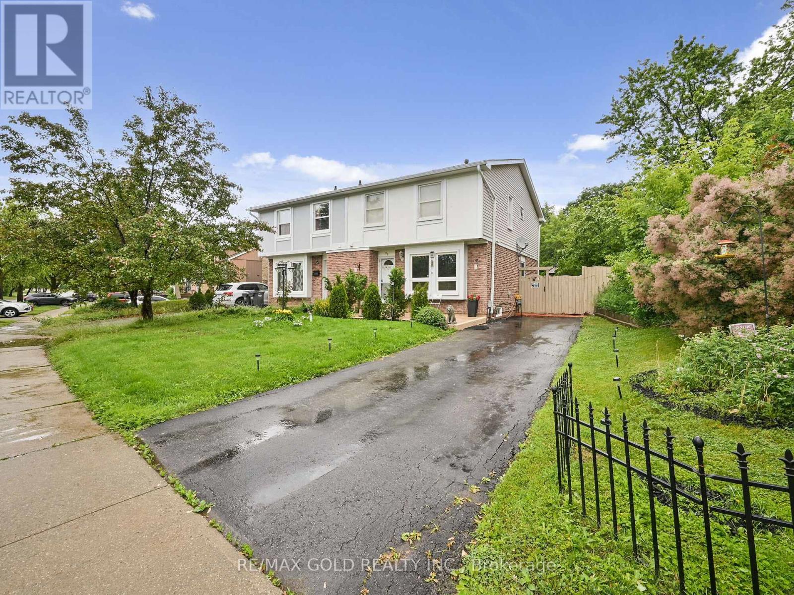 98 CENTRE STREET N, Brampton, Ontario