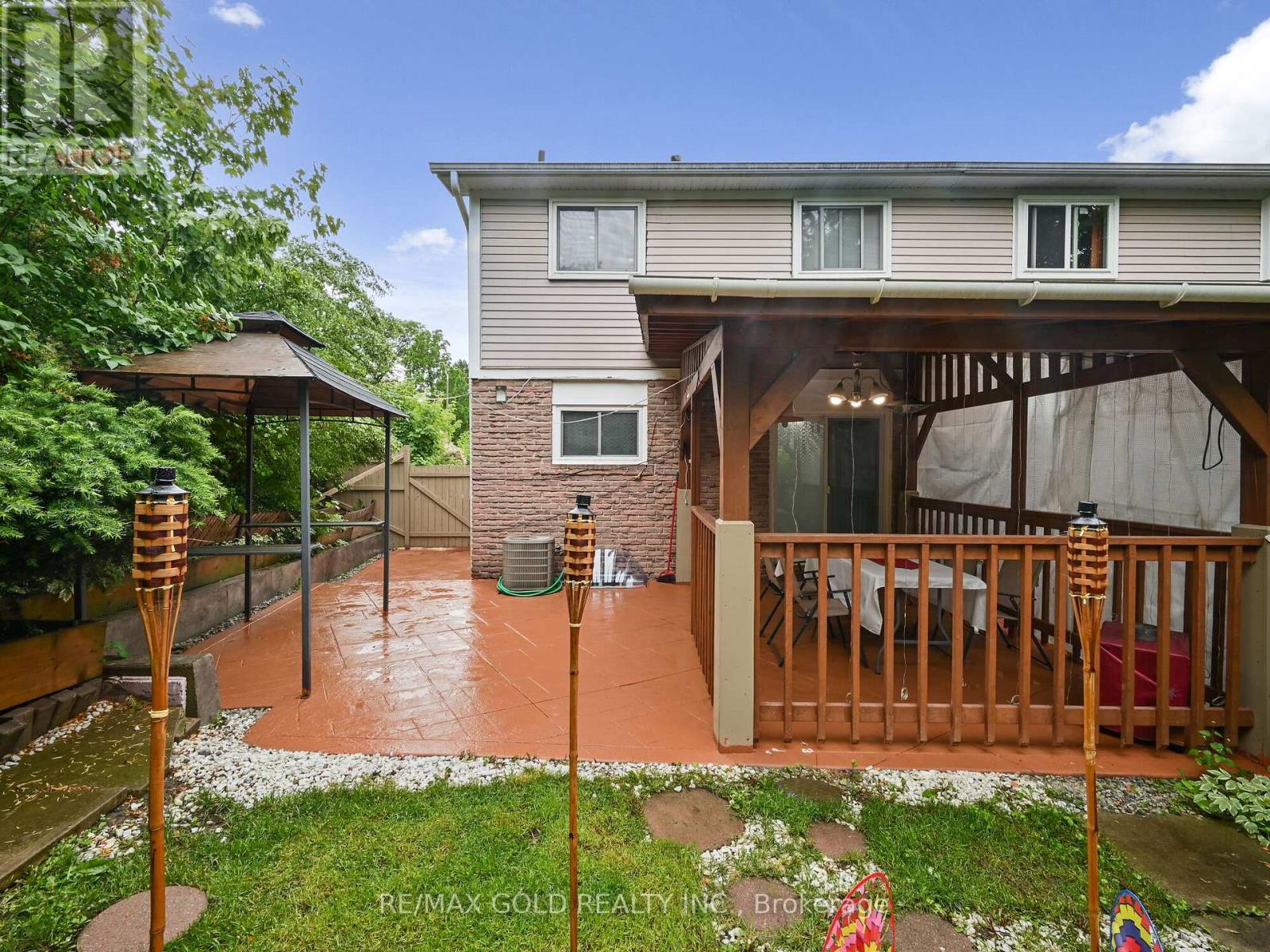 98 Centre Street N, Brampton (Brampton North), Ontario  L6V 2Z3 - Photo 25 - W12167956