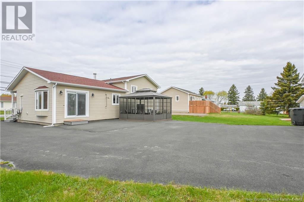 Property at 3410 rue Centenaire Street image 4