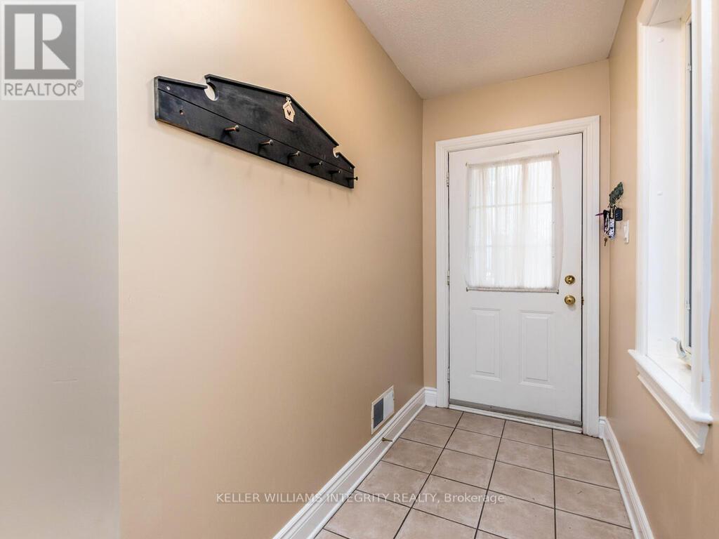 72 Castle Glen Crescent, Ottawa, Ontario  K2L 4H1 - Photo 2 - X12168040