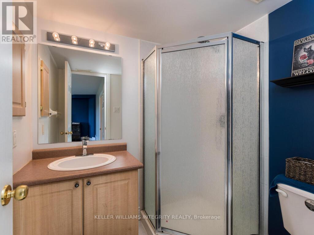 72 Castle Glen Crescent, Ottawa, Ontario  K2L 4H1 - Photo 33 - X12168040