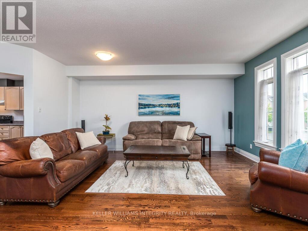 72 Castle Glen Crescent, Ottawa, Ontario  K2L 4H1 - Photo 9 - X12168040