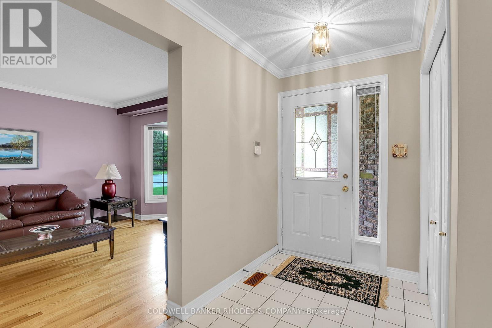 2 Baslaw Drive, Ottawa, Ontario  K1G 5J8 - Photo 5 - X12168041
