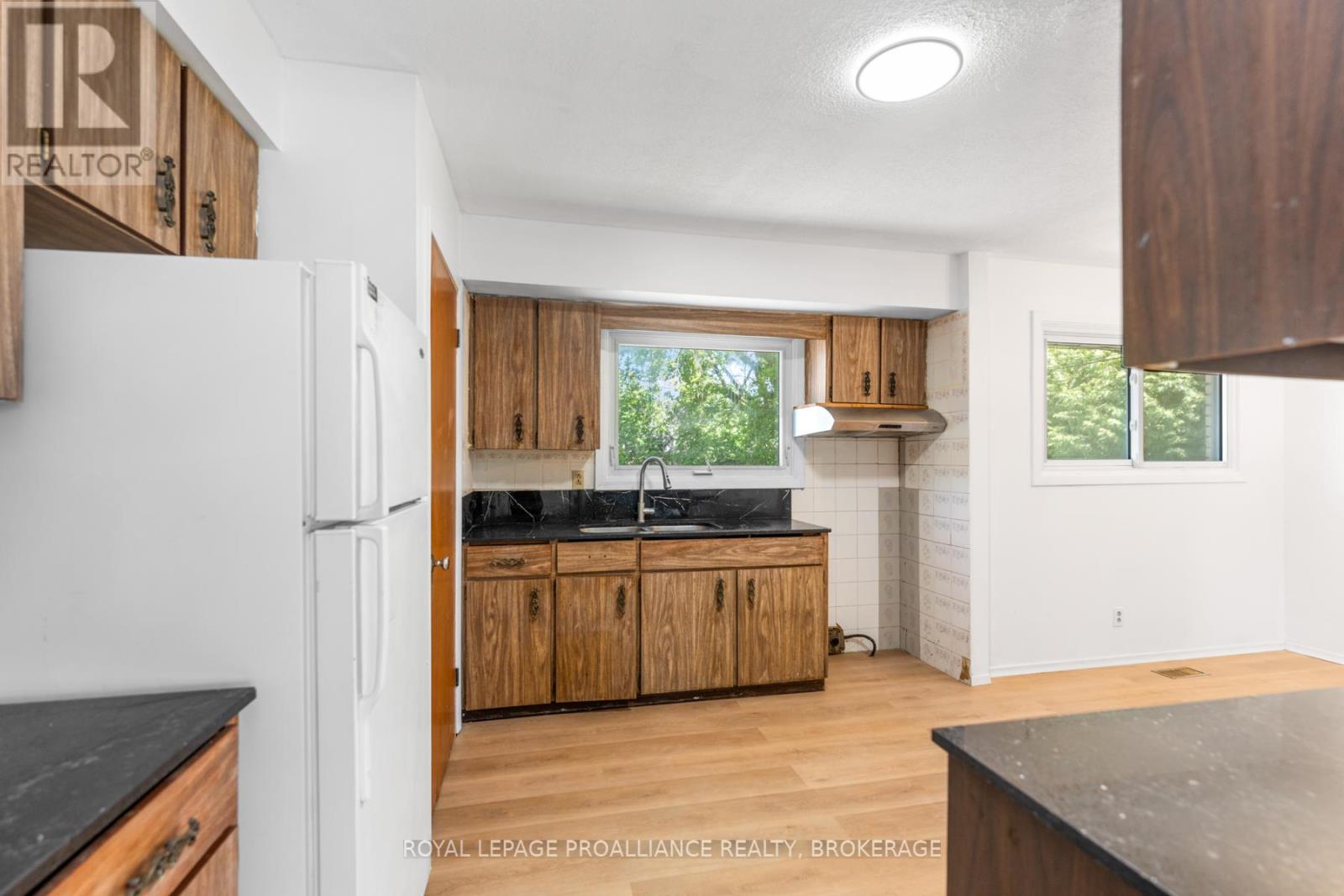 5 Armour Crescent, Quinte West, Ontario  K8V 2V9 - Photo 16 - X12168096