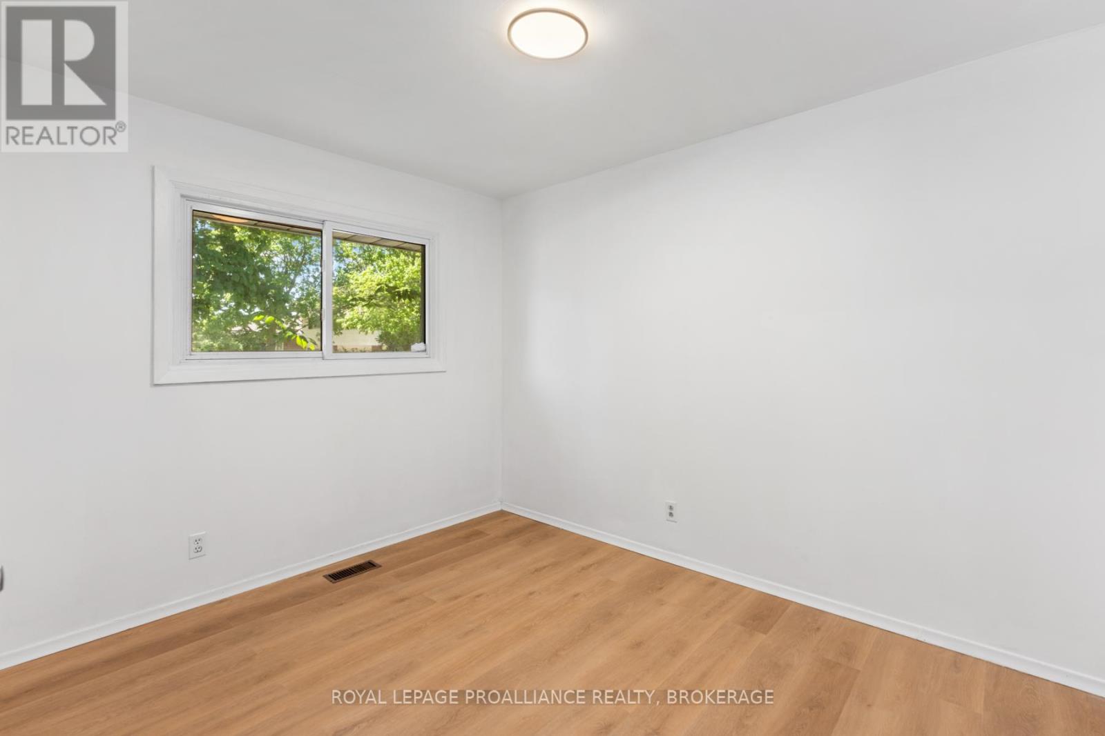 5 Armour Crescent, Quinte West, Ontario  K8V 2V9 - Photo 23 - X12168096