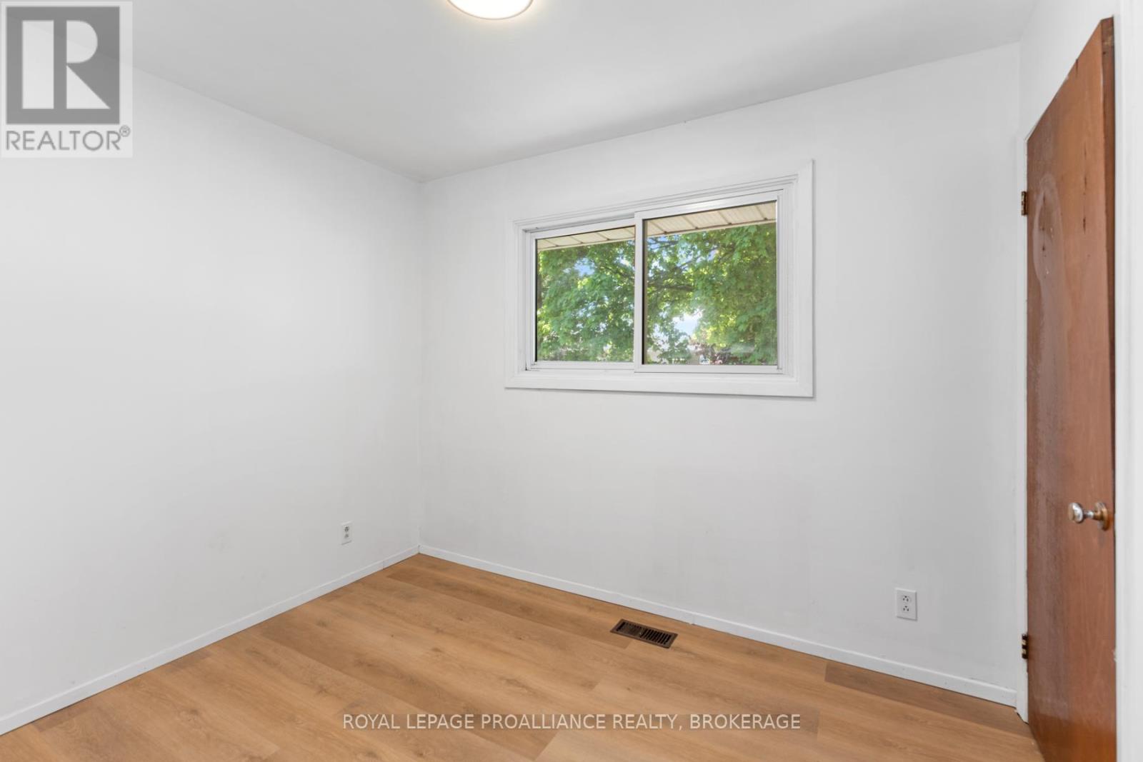 5 Armour Crescent, Quinte West, Ontario  K8V 2V9 - Photo 25 - X12168096