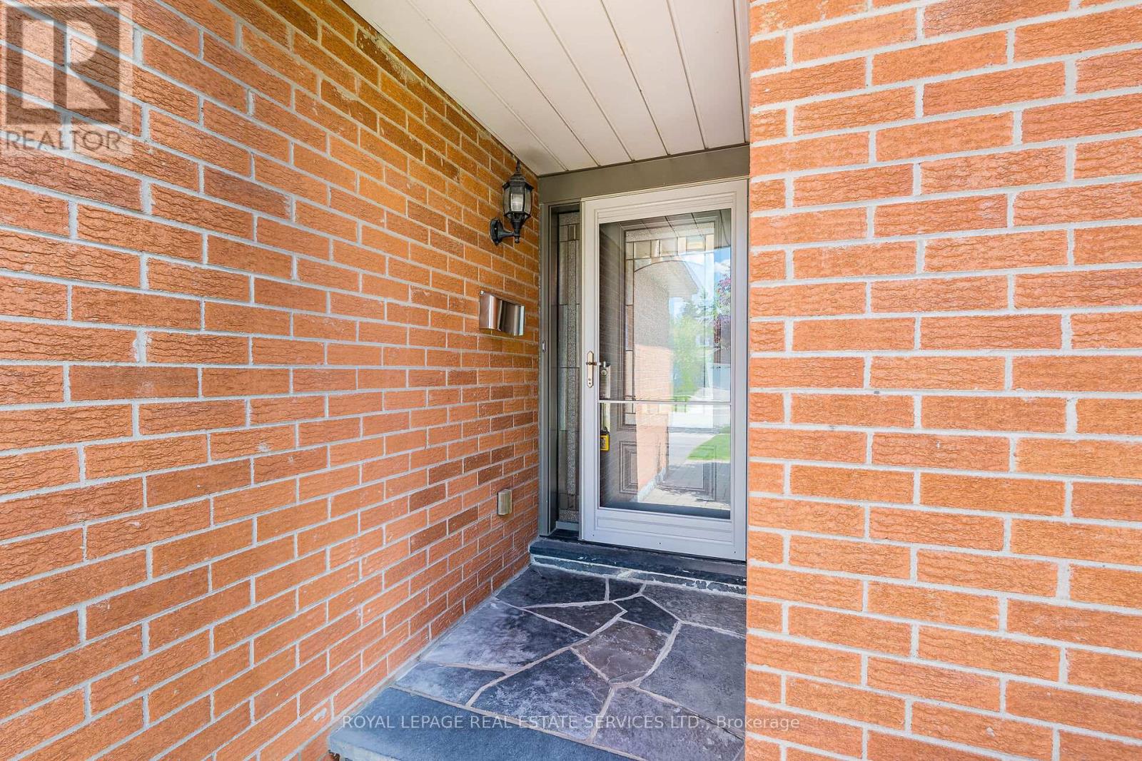 1532 Lovelady Crescent, Mississauga (Rathwood), Ontario  L4W 2Z1 - Photo 7 - W12168035