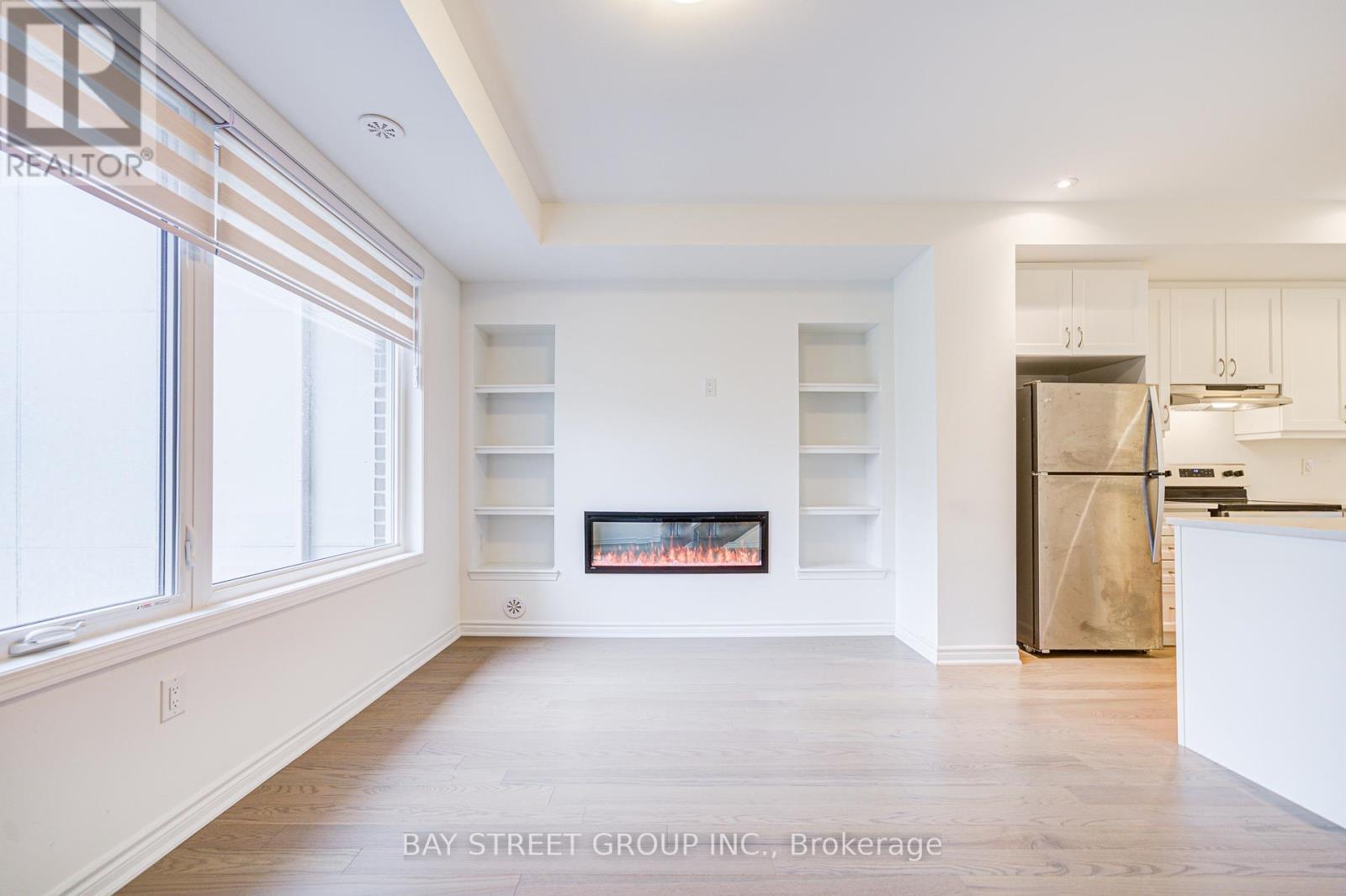 4041 Saida Street, Mississauga, Ontario  L5M 2S8 - Photo 8 - W12168068