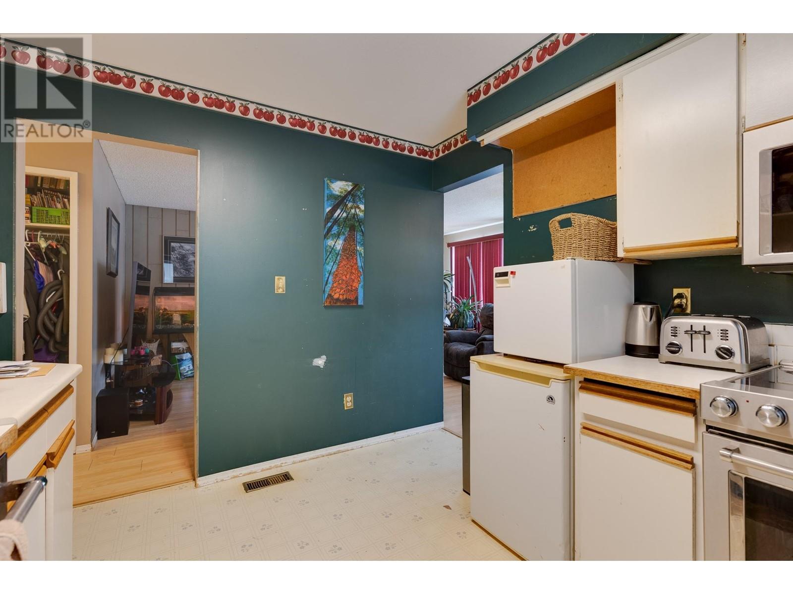 Property at 387 MULLETT CRESCENT image 2