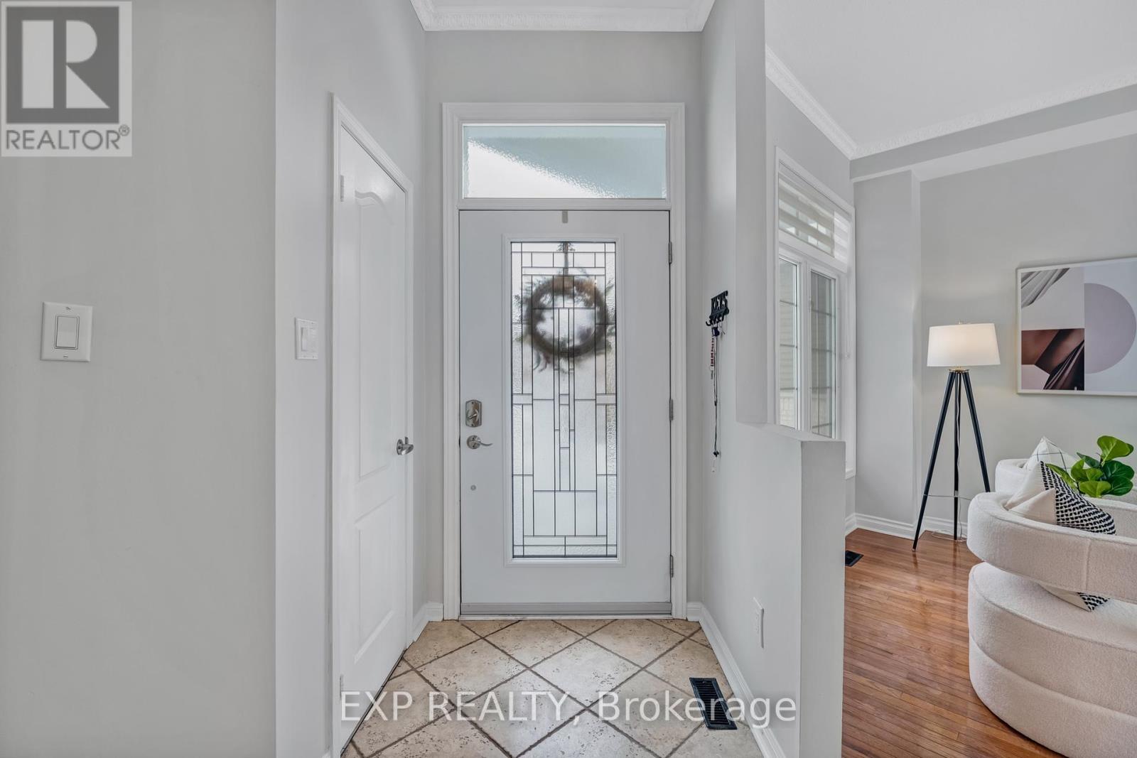91 Mainprize Crescent, East Gwillimbury, Ontario  L0G 1M0 - Photo 2 - N12168082