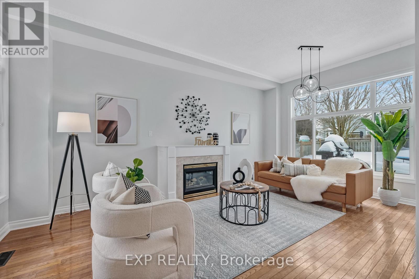 91 Mainprize Crescent, East Gwillimbury, Ontario  L0G 1M0 - Photo 3 - N12168082