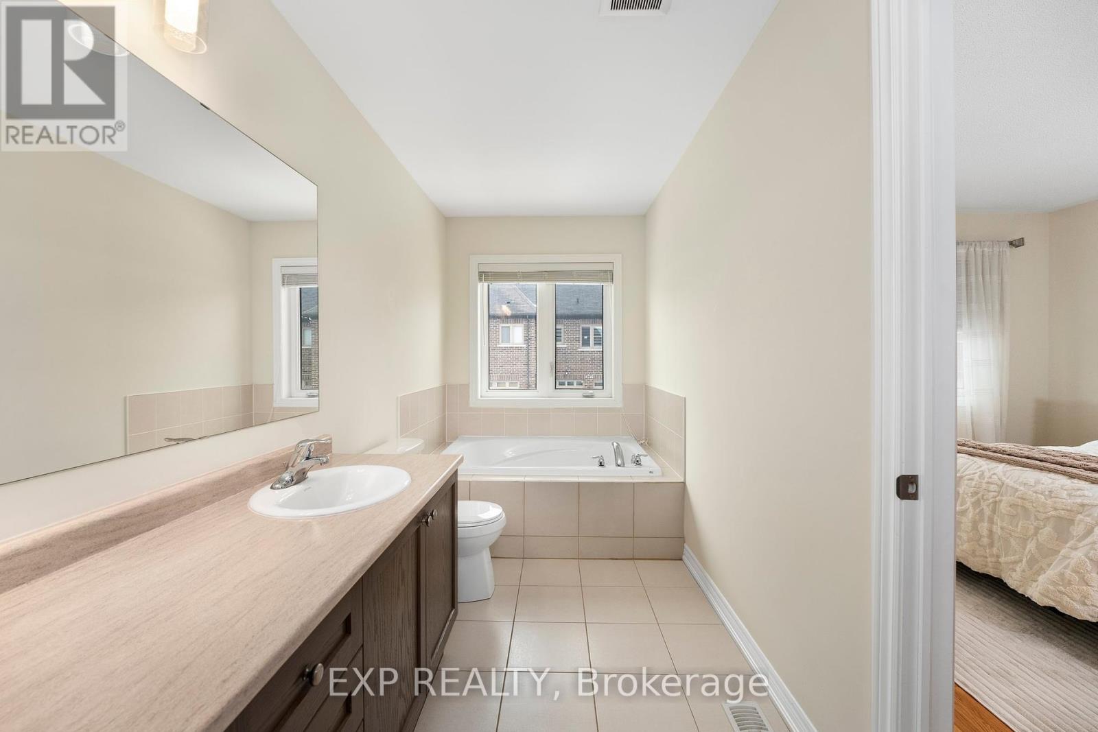 55 Walter Proctor Road, East Gwillimbury, Ontario  L9N 0P1 - Photo 24 - N12168101