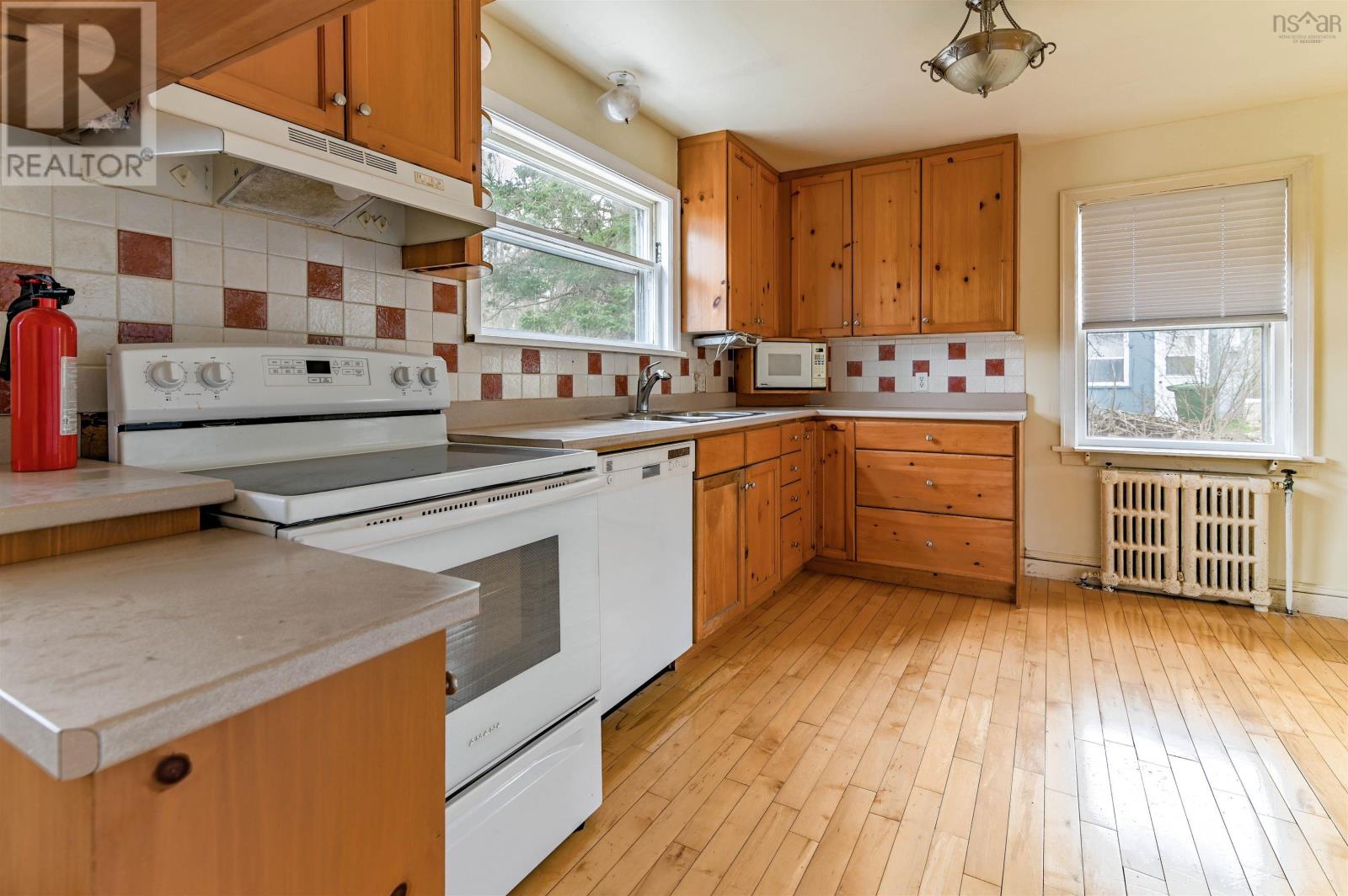 Property at 23 Chestnut Avenue image 5