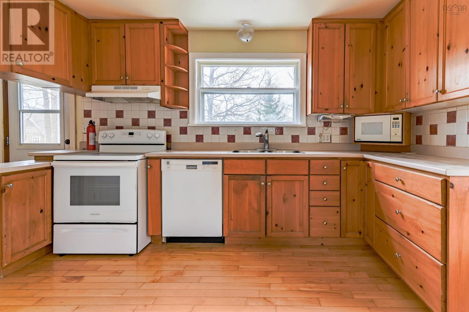 Property at 23 Chestnut Avenue image 4