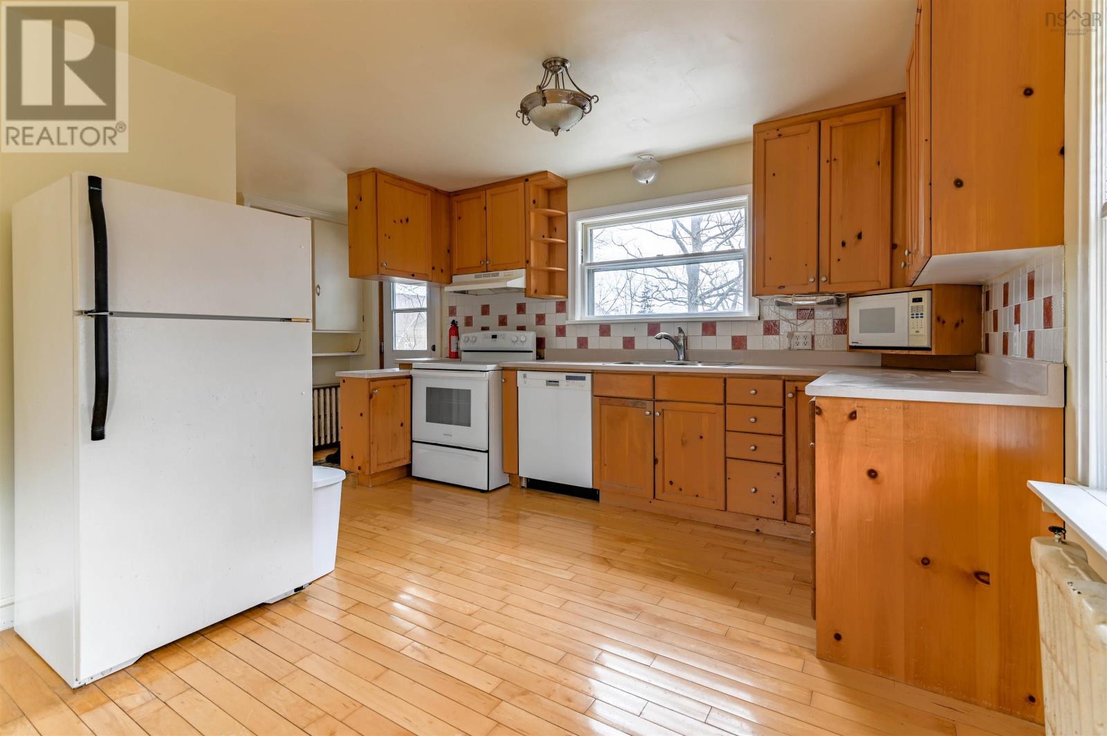 23 Chestnut Avenue, Wolfville, Nova Scotia  B4P 1V7 - Photo 6 - 202503130