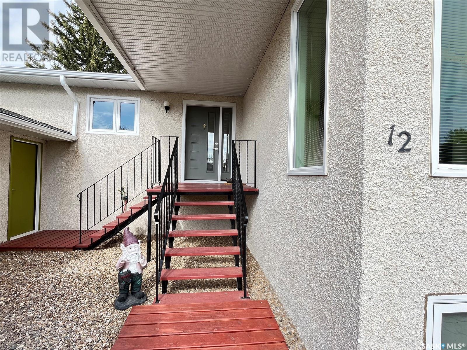 12 Chinook Place, Maple Creek, Saskatchewan  S0N 1N0 - Photo 2 - SK006745