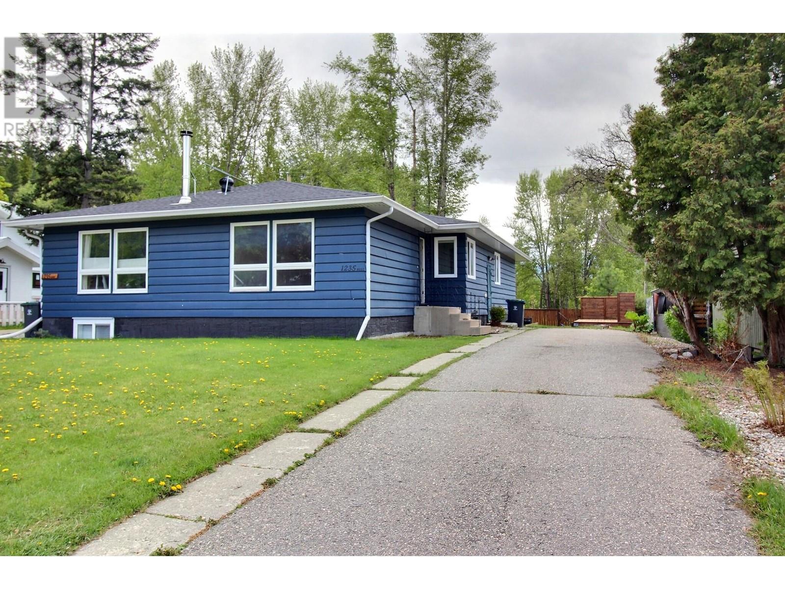 1235 Alexander Drive W, golden, British Columbia