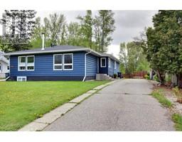 1235 Alexander Drive W, golden, British Columbia