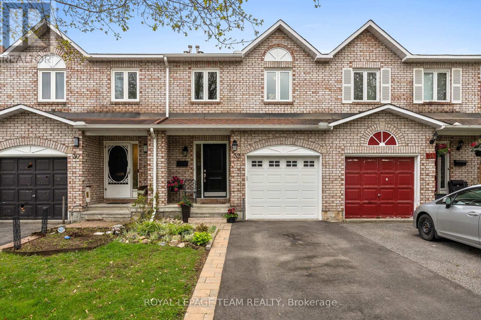 32 WHITEGATE CRESCENT, Ottawa, Ontario