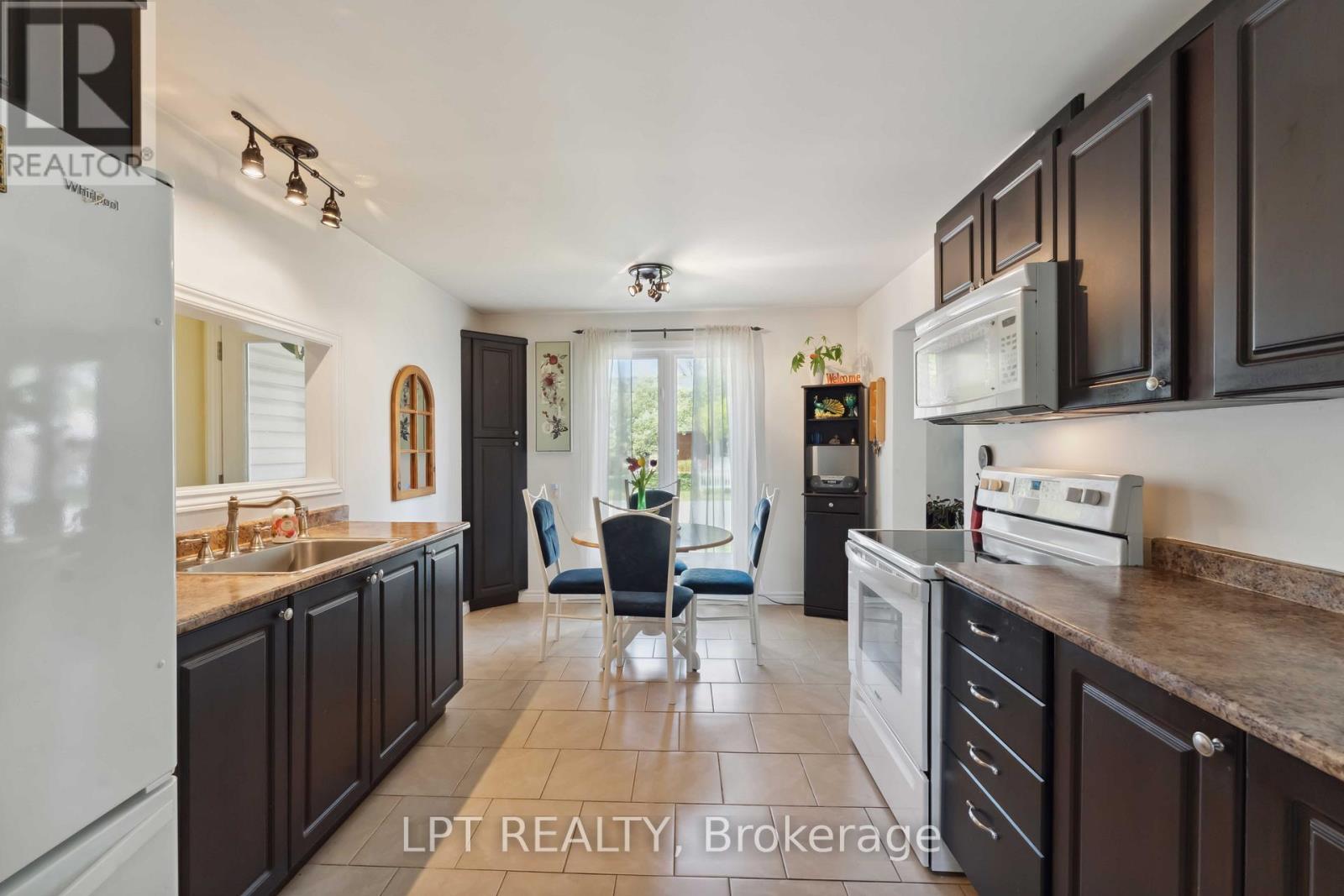 61 Fieldgate Drive, Ottawa, Ontario  K2J 1V3 - Photo 10 - X12168140