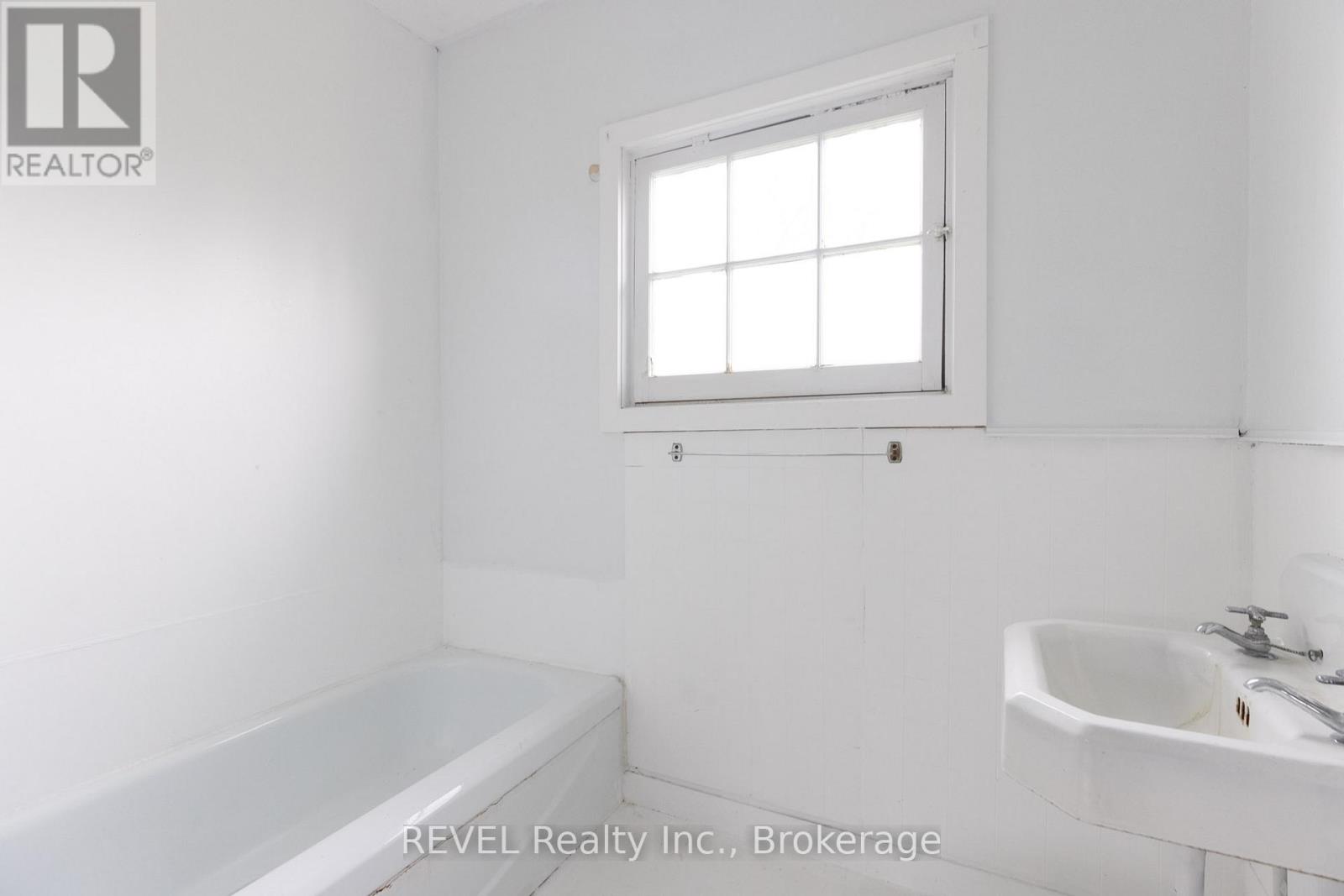3042 Bethune Avenue, Fort Erie, Ontario  L0S 1N0 - Photo 13 - X12168170