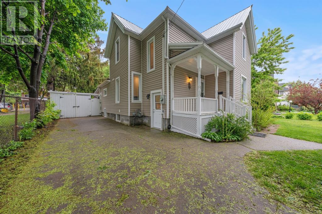 156 QUEEN STREET, Sarnia, Ontario