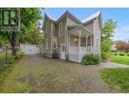 156 QUEEN STREET, Sarnia, Ontario