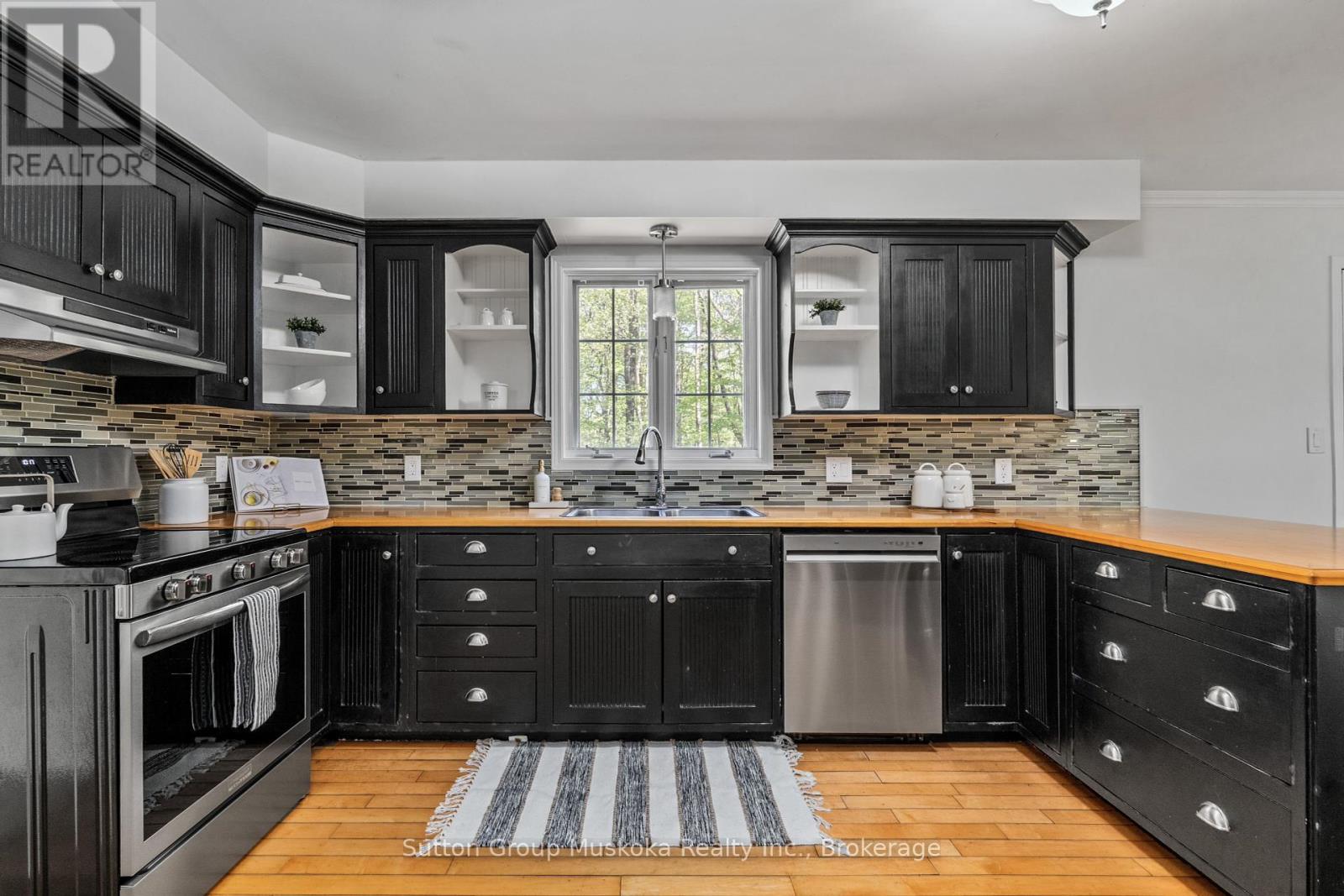240 Madill Church Road, Huntsville, Ontario  P1H 1A1 - Photo 6 - X12168146