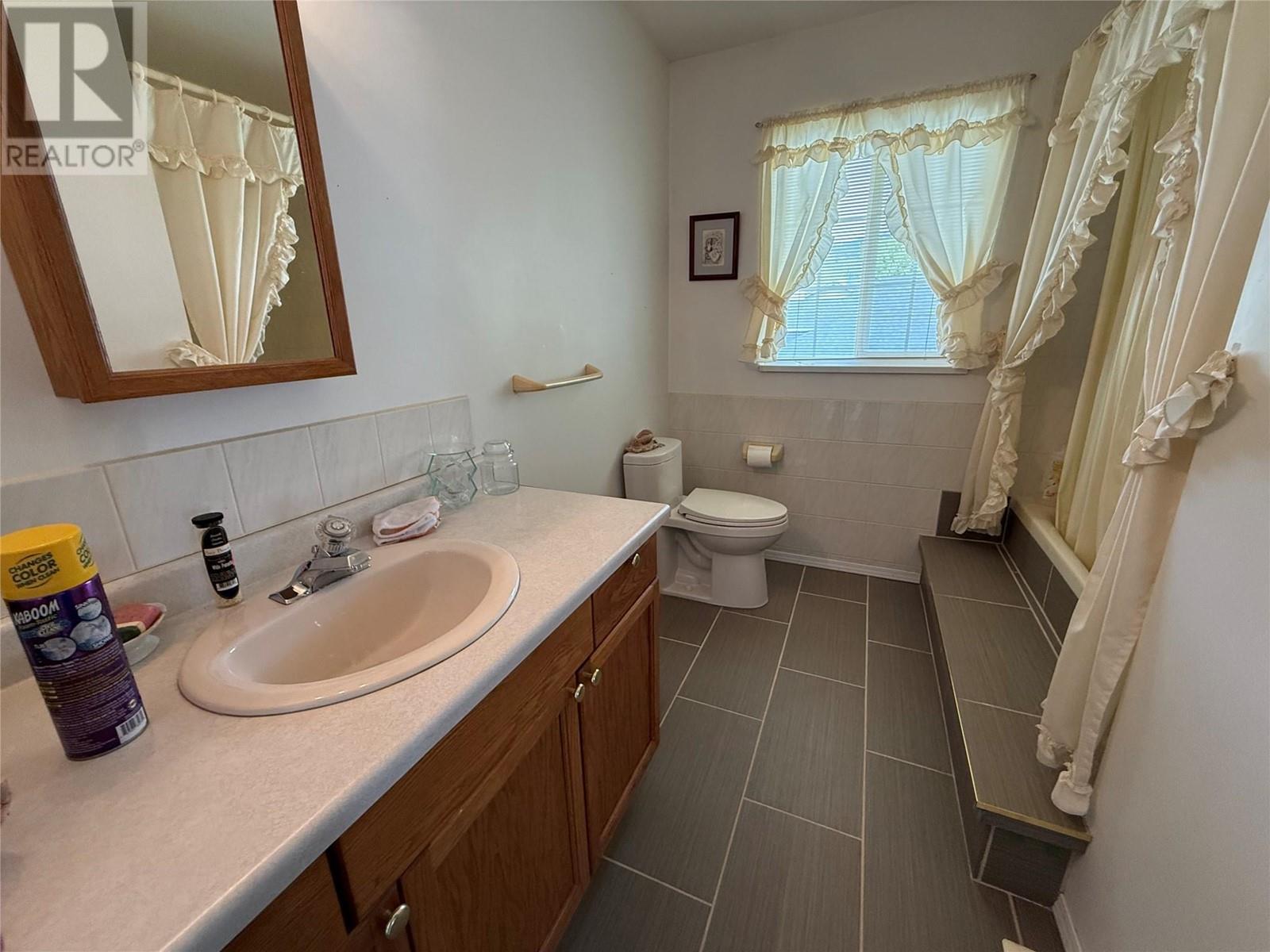 7760 Columbia Drive, Grand Forks, British Columbia  V0H 1H2 - Photo 22 - 10349002