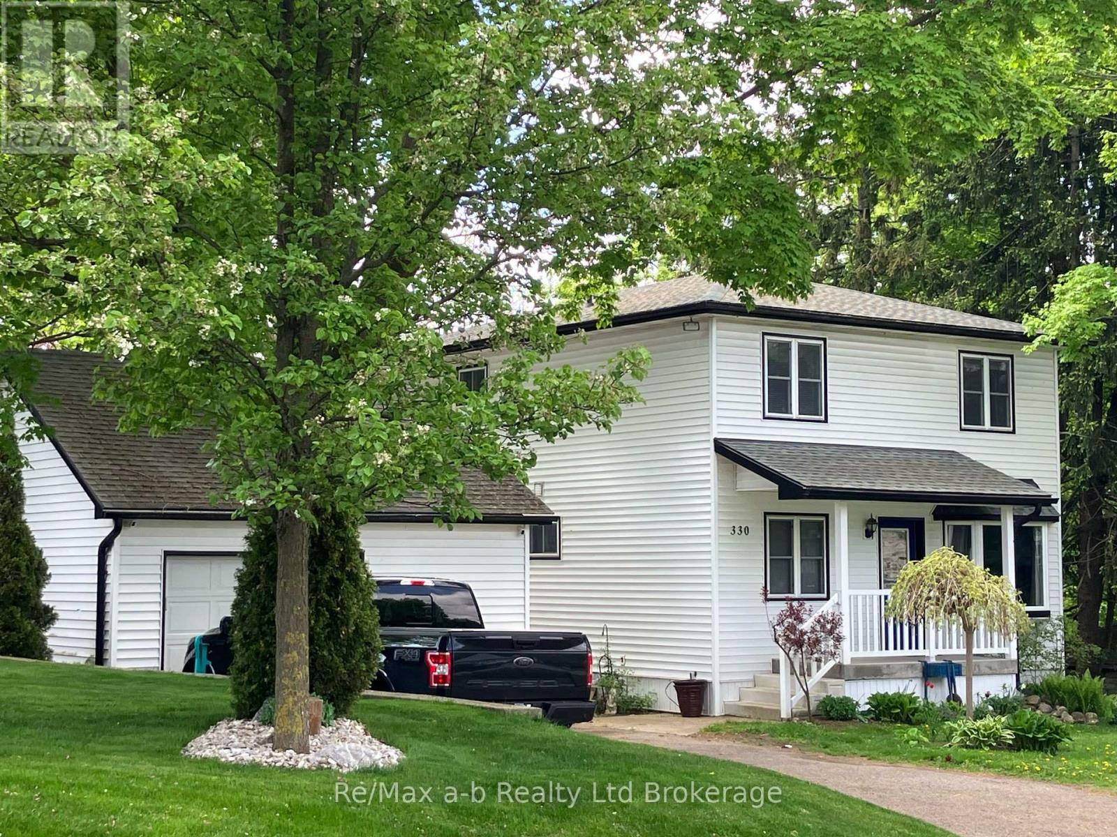 330 Spencer Street, Woodstock, Ontario  N4S 2H3 - Photo 1 - X12168119