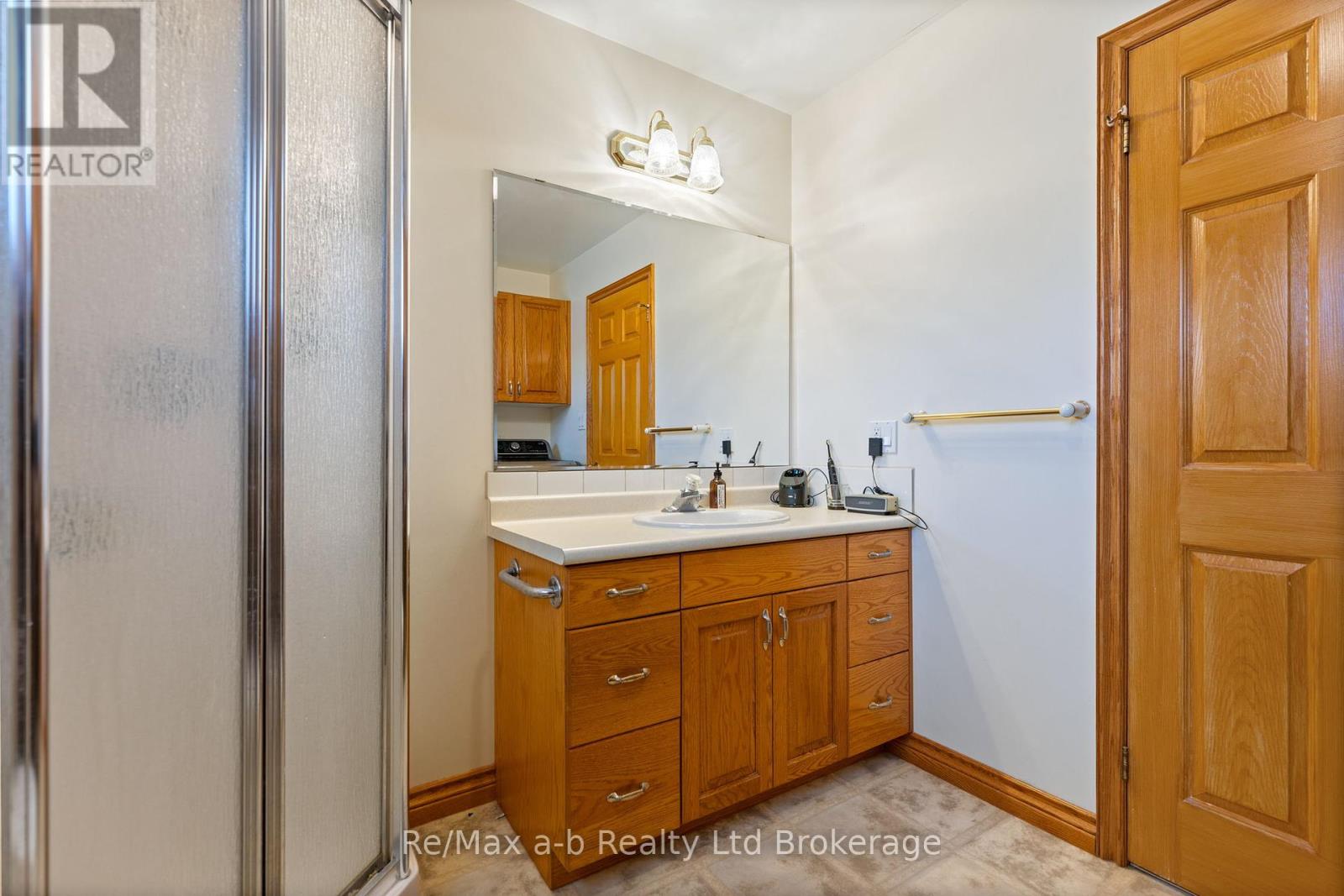 330 Spencer Street, Woodstock, Ontario  N4S 2H3 - Photo 17 - X12168119