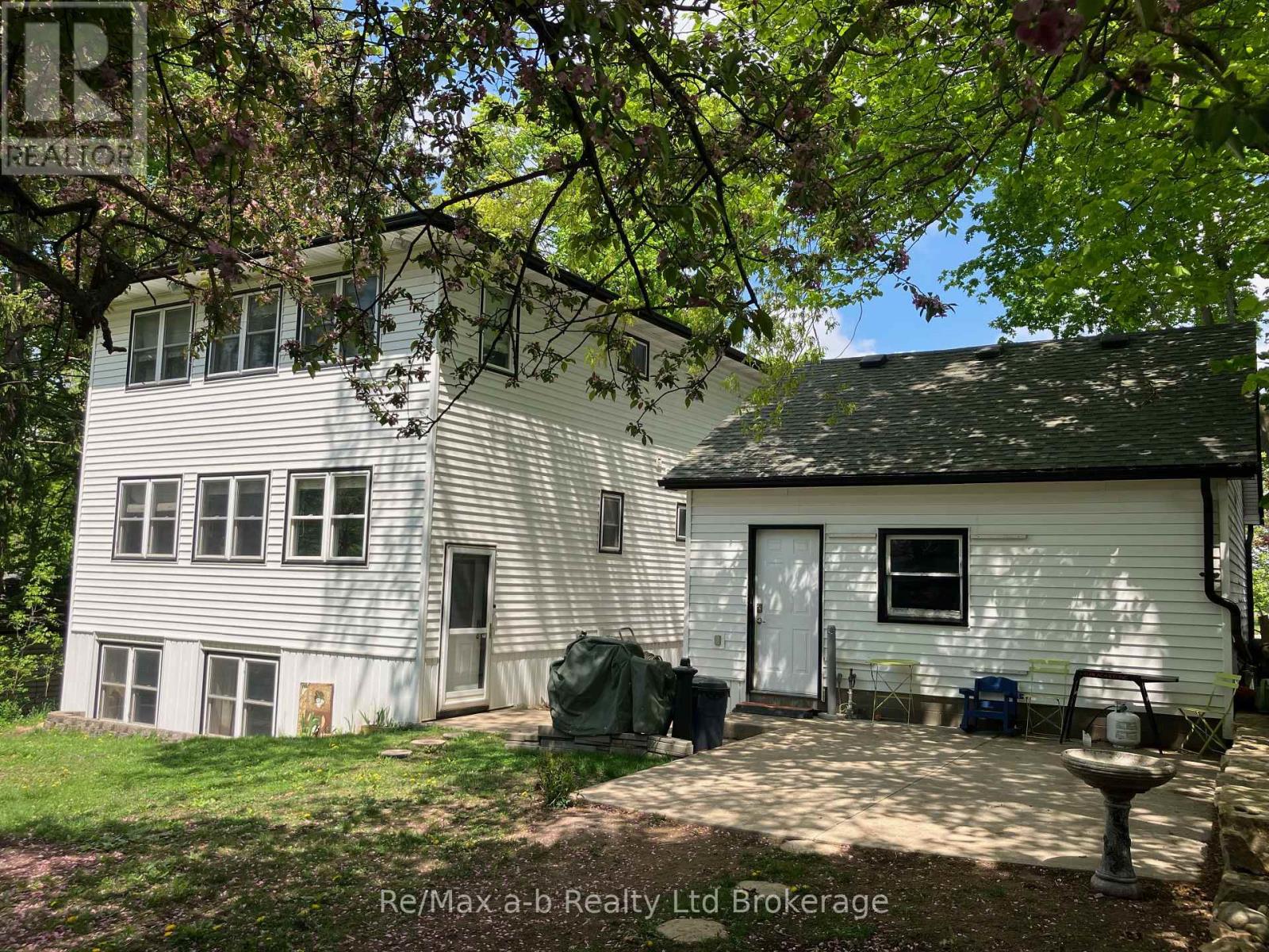 330 Spencer Street, Woodstock, Ontario  N4S 2H3 - Photo 2 - X12168119