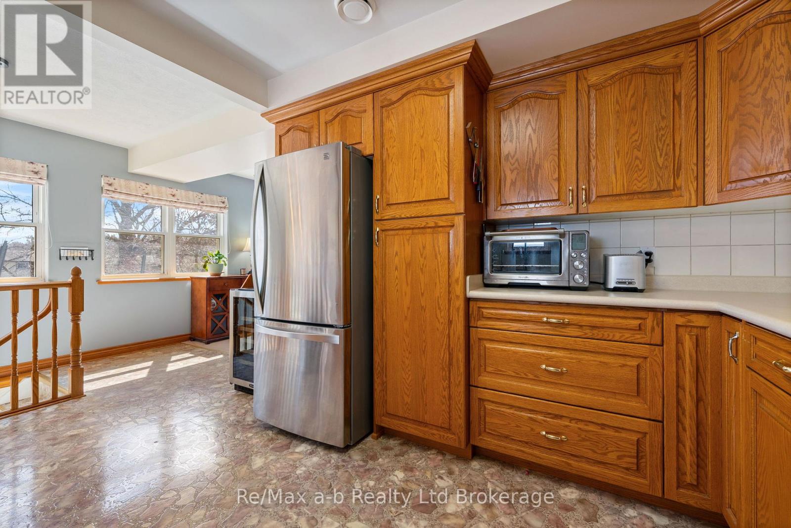 330 Spencer Street, Woodstock, Ontario  N4S 2H3 - Photo 9 - X12168119