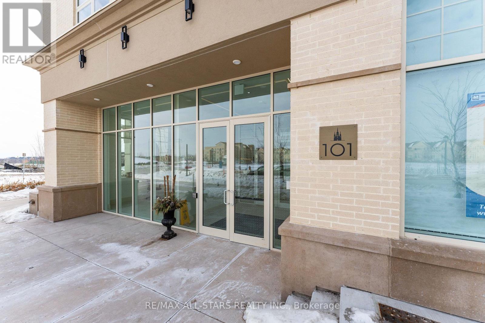 Ph20 - 101 Cathedral High Street, Markham, Ontario  L6C 3L8 - Photo 4 - N12002446