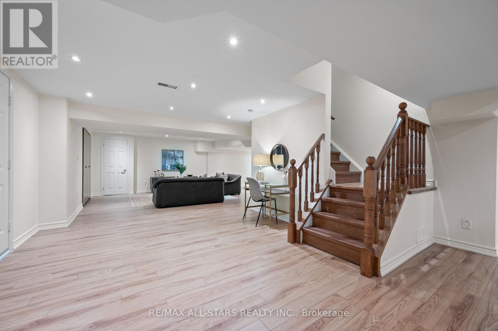 156 Park Drive, Whitchurch-Stouffville, Ontario  L4A 1J6 - Photo 32 - N12120896
