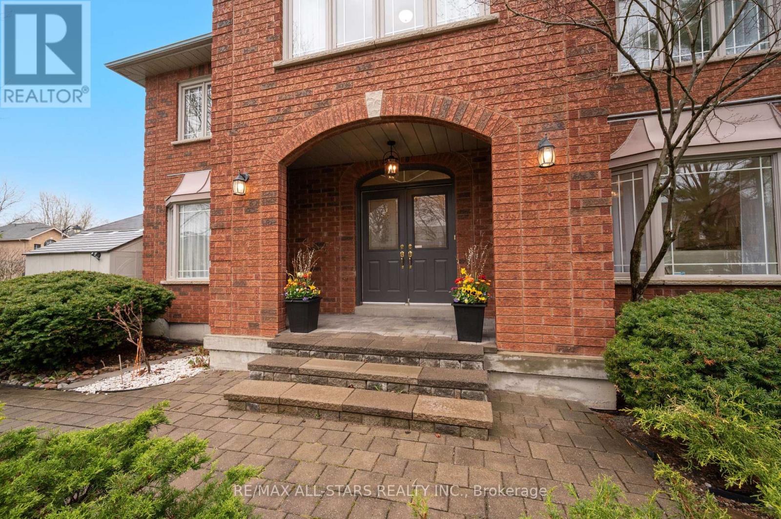 156 Park Drive, Whitchurch-Stouffville, Ontario  L4A 1J6 - Photo 6 - N12120896