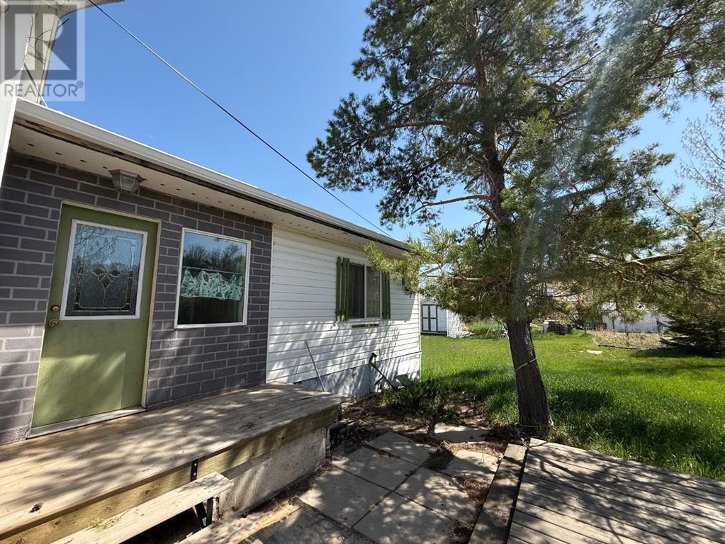 221 2 Ave E Avenue, Hanna, Alberta  T0J 1P0 - Photo 3 - A2223895