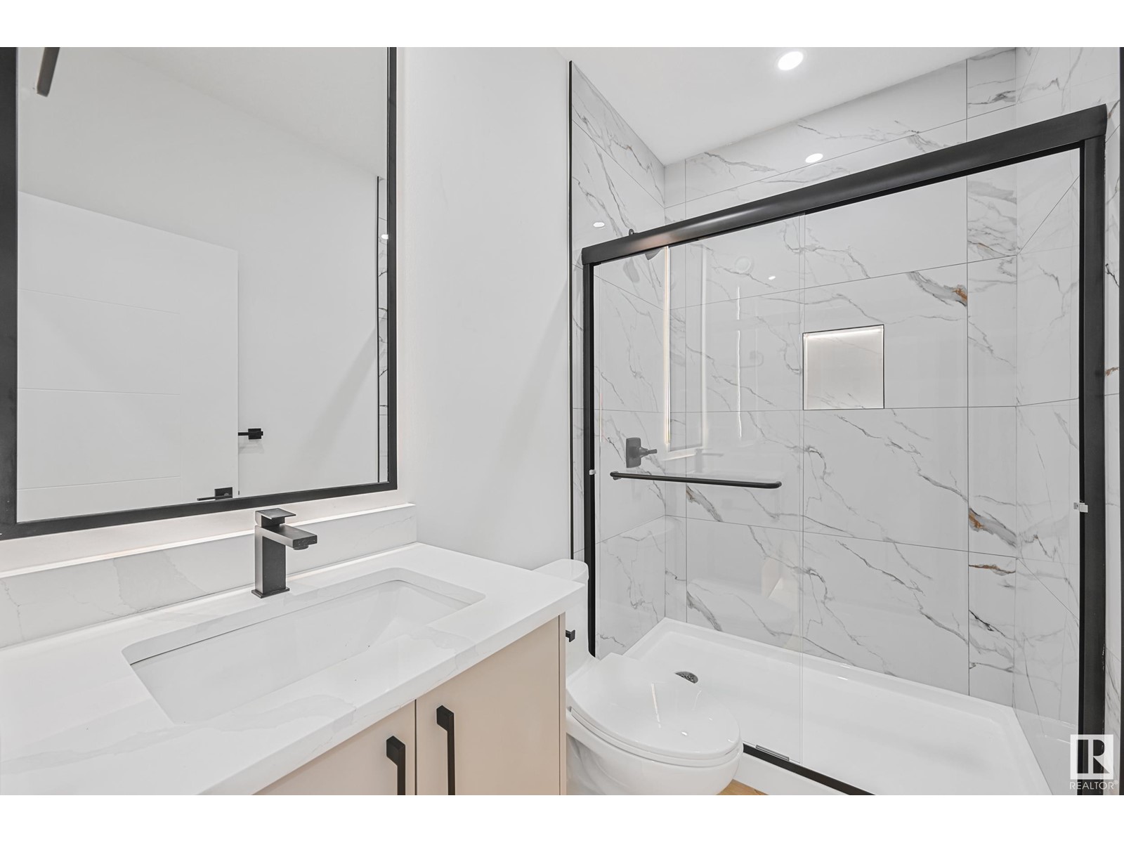 Property at 285 MEADOWVIEW DR image 5