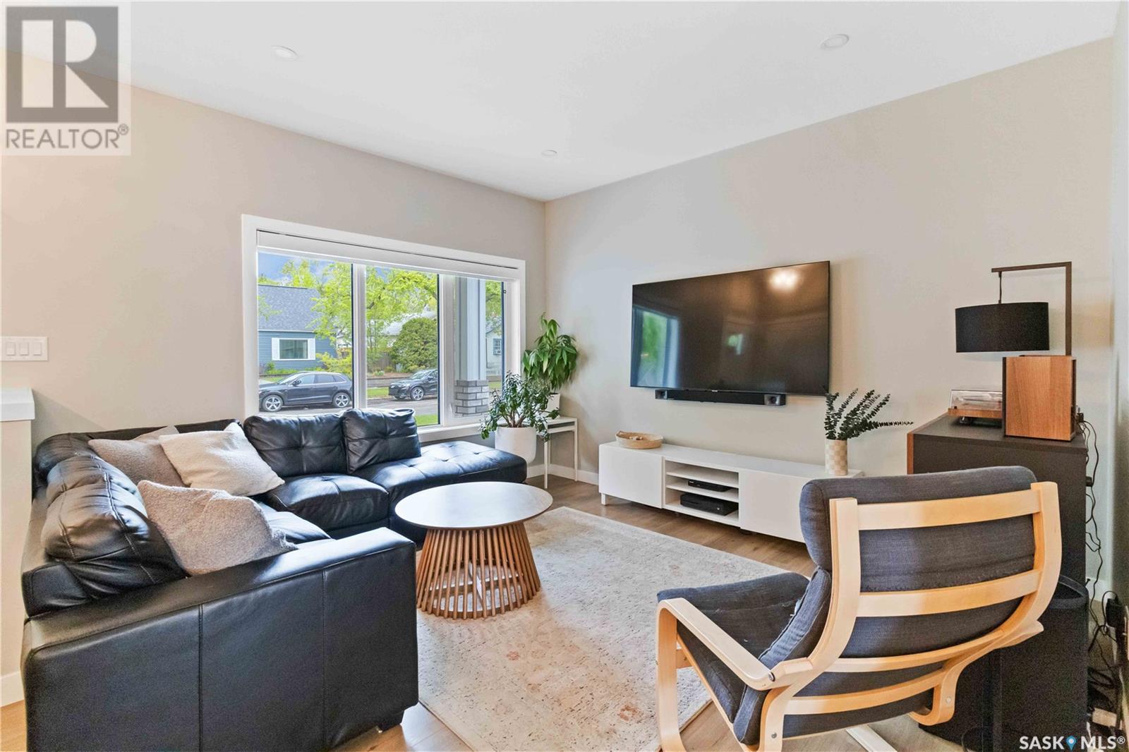 Property at 614 5th STREET E image 5