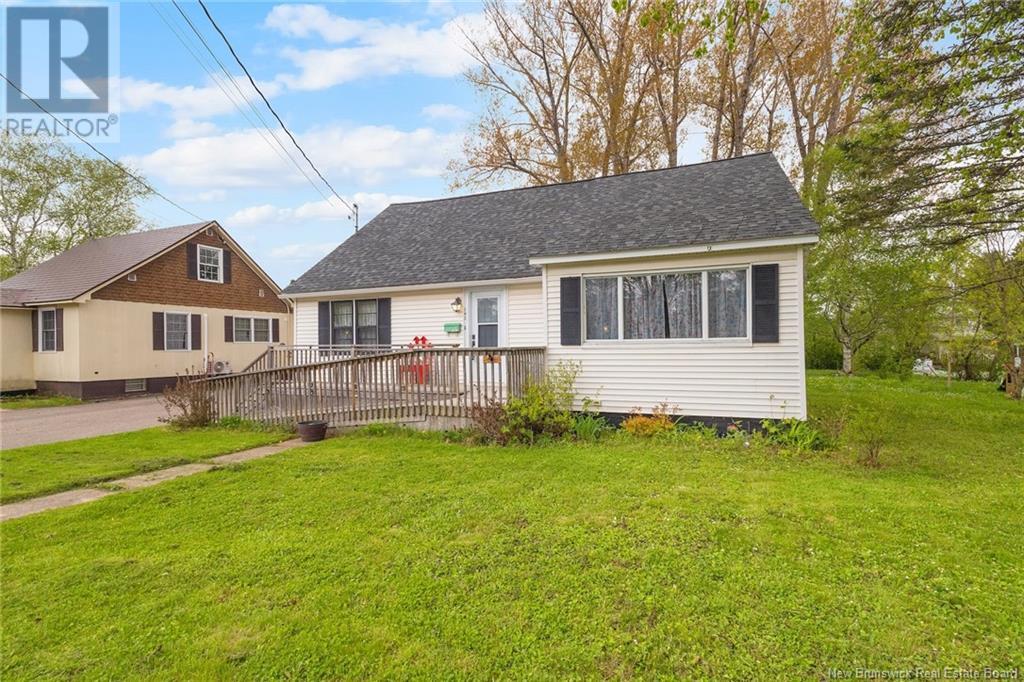 Property at 742 MacLaren Avenue image 2